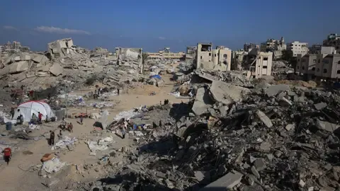Israeli Armored Vehicles Push into Key Gazan Residential District